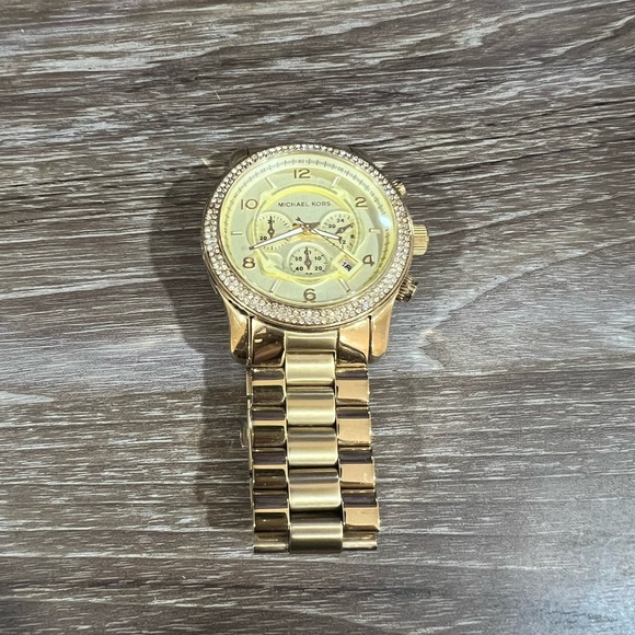 MICHAEL KORS GOLD WATCH WITH CRYSTAL DETAIL - Picture 11 of 11